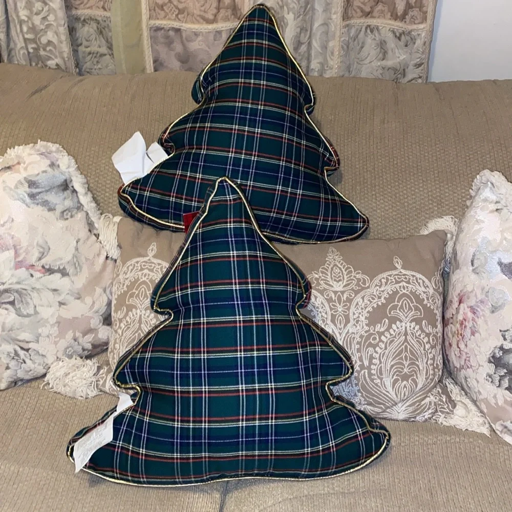 ❤️💛🎄💙💚NWT Plaid Embroidered Christmas Tree Pillow Set